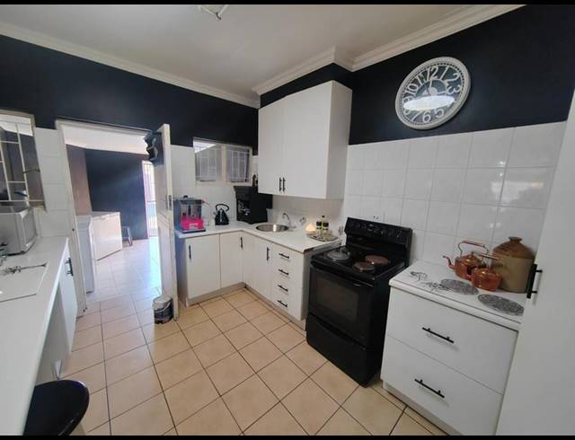 5 BEDROOM TOWNHOUSE FOR SALE IN FLORAUNA